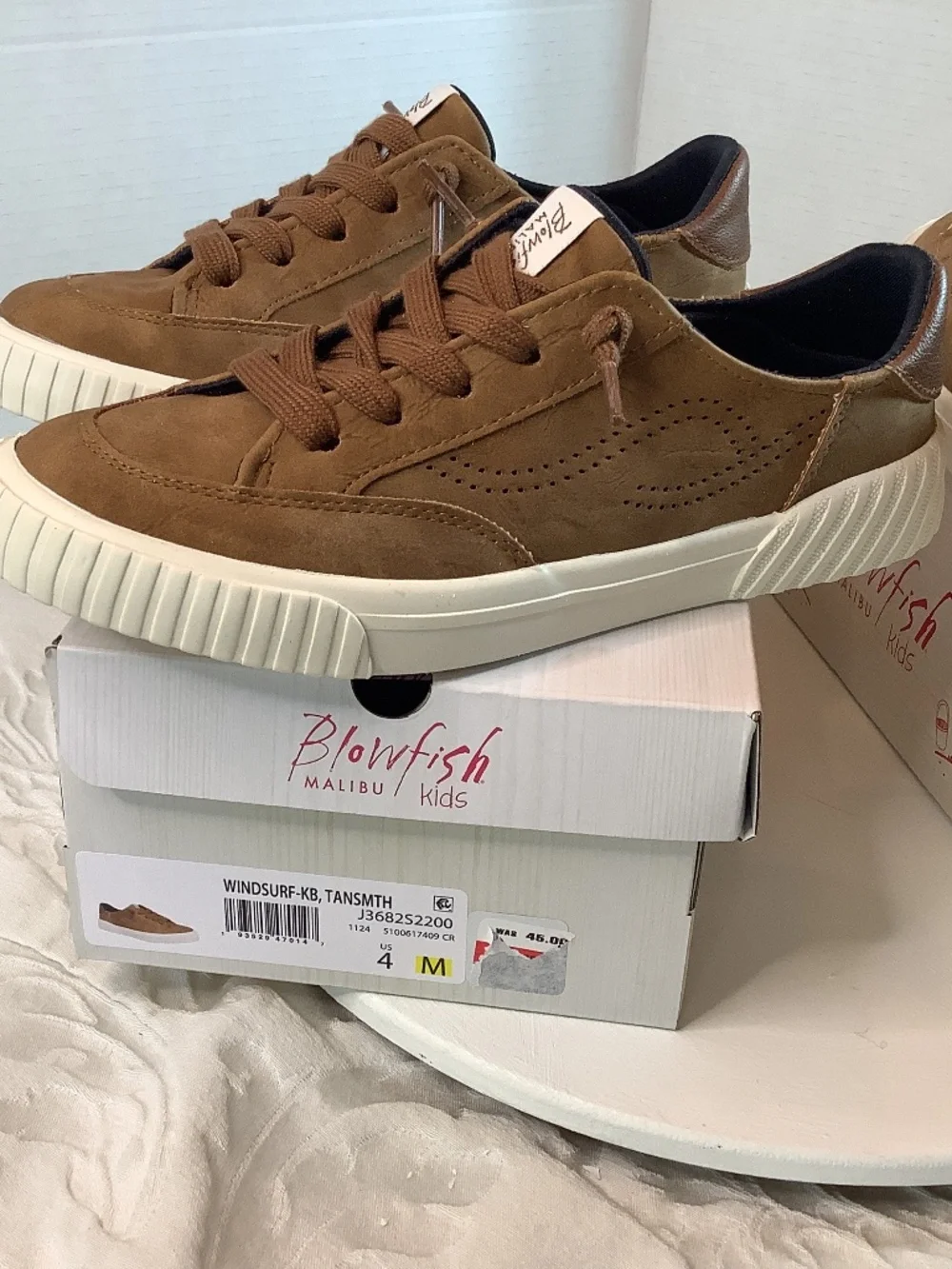 NWT Blowfish Malibu Kids Windsurf brown tan sneaker slip on Leather unisex sz.4